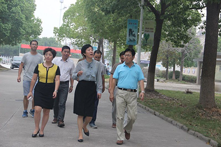 市委常委、宣傳部長(zhǎng)范慶瑜一行蒞臨我校開展教師節(jié)慰問