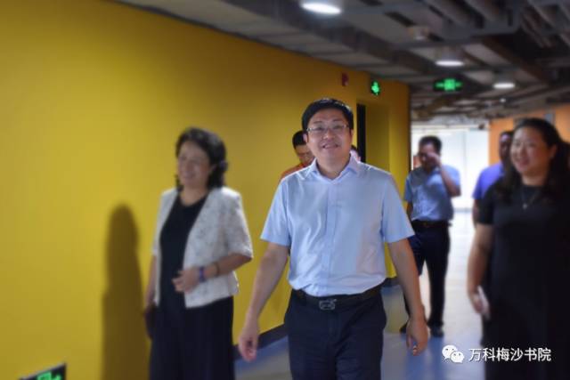 深圳市教育局趙立副局長(zhǎng)一行視察萬科梅沙書院